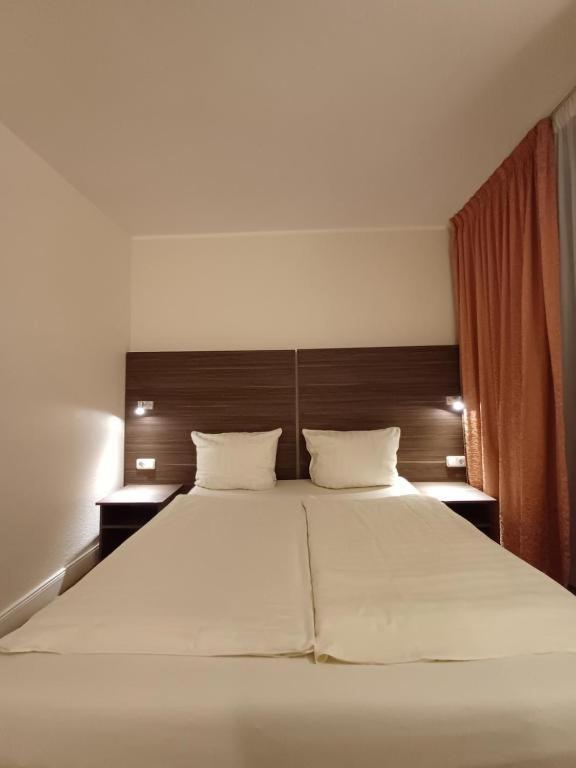 Hotel Ariana Colónia